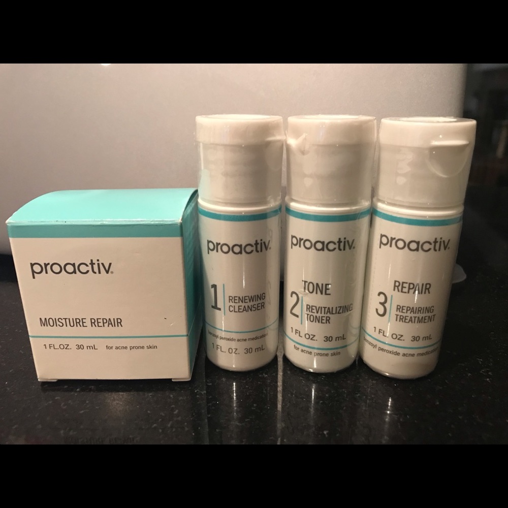 NWT Proactiv Travel Kit with 1oz moisture repair.